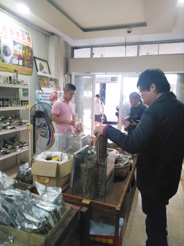 Chef Alvin Leung visit to Royal Borneo store.