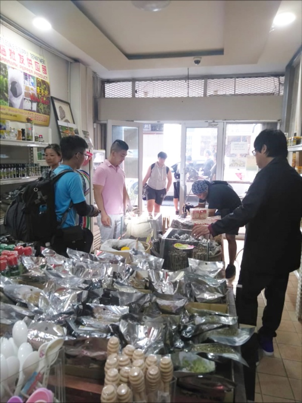 Chef Alvin Leung visit to Royal Borneo store.